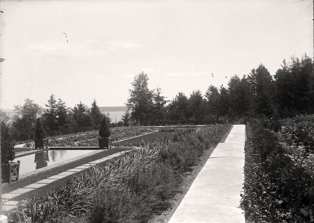 Sunken Garden (1910s)