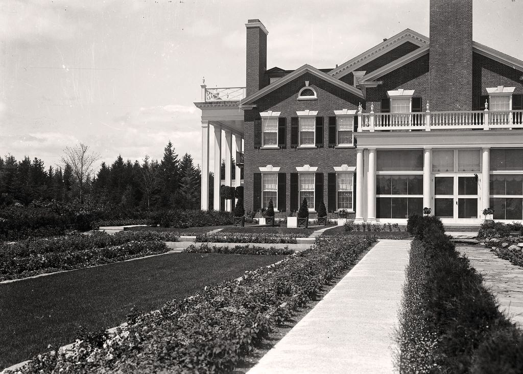 Sunken Garden And Reflecting Pool (1910s)